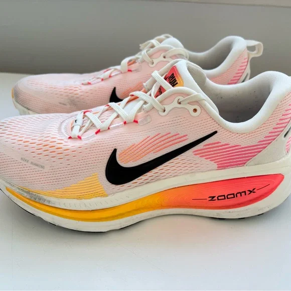 Nike Women's Vomero 18 Athletic Shoes - Picture 2 of 6